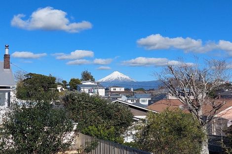 Photo of property in 33 Fulford Street, New Plymouth, 4310