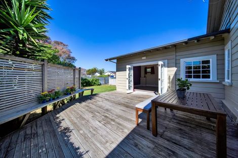 Photo of property in 2 Galt Street, Hawera, 4610