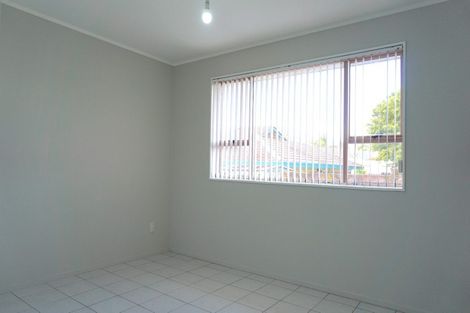 Photo of property in 3/38 Ballater Place, Highland Park, Auckland, 2010