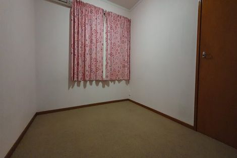 Photo of property in 34 Chislehurst Street, Henderson, Auckland, 0612