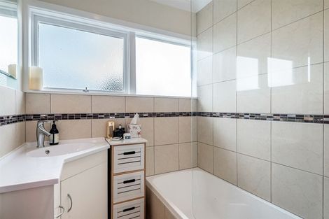 Photo of property in 1/982 East Coast Road, Northcross, Auckland, 0632