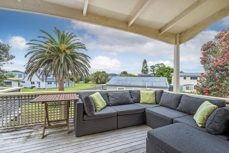 Photo of property in 19 Hicks Place, Cooks Beach, Whitianga, 3591