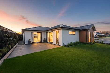 Photo of property in 25 Millhaven Place, Casebrook, Christchurch, 8051