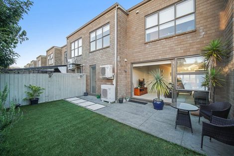 Photo of property in 18 Purchas Hill Drive, Stonefields, Auckland, 1072