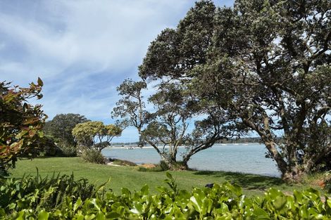 Photo of property in 43a Pohutukawa Avenue, Red Beach, 0932