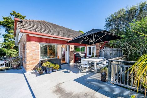 Photo of property in 195 Golf Road, Titirangi, Auckland, 0604