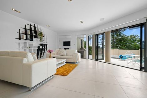 Photo of property in 39 Granger Road, Cockle Bay, Auckland, 2014