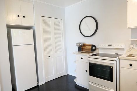 Photo of property in 28 Rewarewa Crescent, Waikanae, 5036