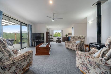 Photo of property in 17 Ruze Vida Drive, Massey, Auckland, 0614