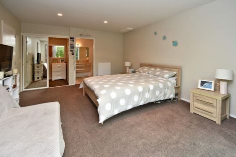 Photo of property in 11 Maurice Knowles Lane, Cashmere, Christchurch, 8022