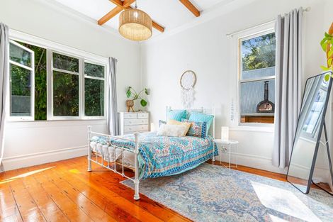 Photo of property in 88 Woodlands Park Road, Titirangi, Auckland, 0604