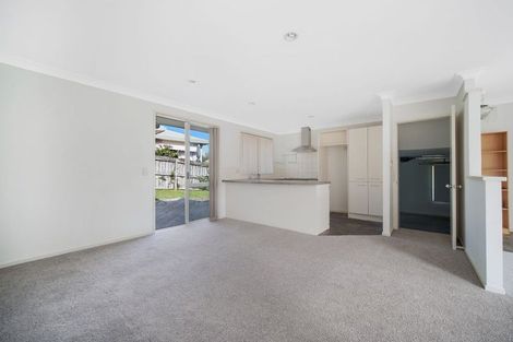 Photo of property in 5 Kasia Close, Massey, Auckland, 0614