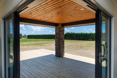 Photo of property in 167 Spur Road West, Colyton, Feilding, 4775