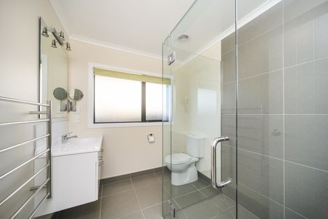 Photo of property in 12 Ron Place, Fitzherbert, Palmerston North, 4410
