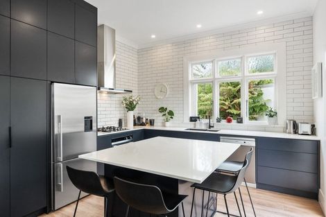 Photo of property in 72 Hargest Crescent, Saint Clair, Dunedin, 9012