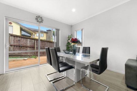 Photo of property in 51 Mt Lebanon Crescent, The Gardens, Auckland, 2105