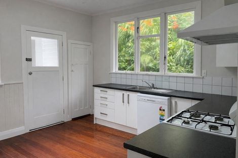 Photo of property in 108 Mortimer Terrace, Brooklyn, Wellington, 6021