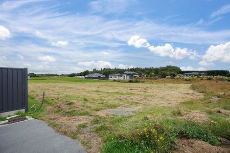 Photo of property in 28 Glenda Place, Seaward Bush, 9812