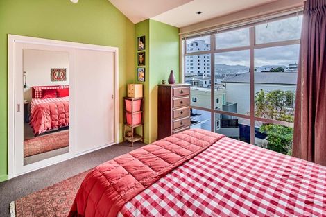 Photo of property in 12 Fallowfield Avenue, Mount Victoria, Wellington, 6011