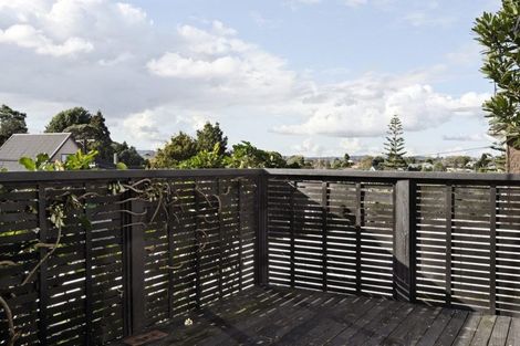 Photo of property in 17 Sheridan Drive, New Lynn, Auckland, 0600