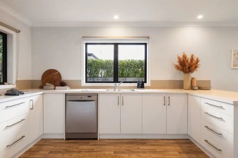 Photo of property in 82 Grey Street, Cambridge, 3434
