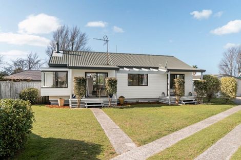 Photo of property in 13 Kane Road, Papamoa Beach, Papamoa, 3118