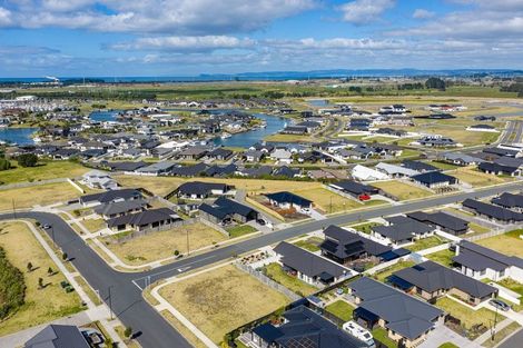 Photo of property in 4 Te Taniwha Road, One Tree Point, 0118
