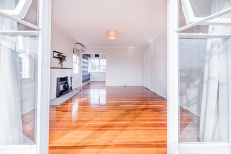 Photo of property in 20 Sylvan Crescent, Te Atatu South, Auckland, 0610