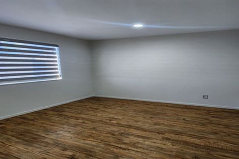 Photo of property in 22f Totaravale Drive, Totara Vale, Auckland, 0629