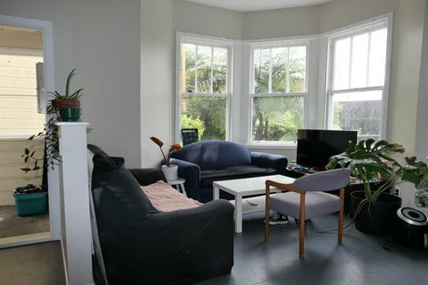 Photo of property in 70 Kelburn Parade, Kelburn, Wellington, 6012