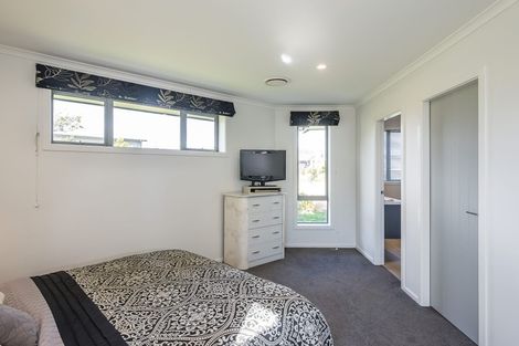 Photo of property in 2 Lamont Place, Waikanae, 5036