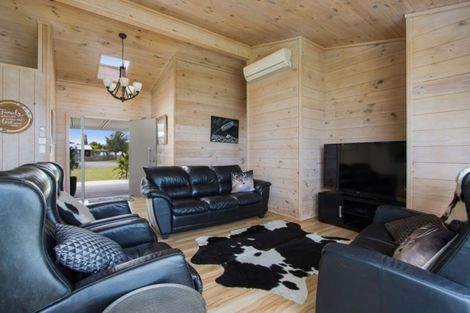 Photo of property in 28 Sandleigh Drive, Athenree, Katikati, 3177