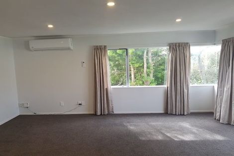 Photo of property in 60 Lagoon Way, West Harbour, Auckland, 0618