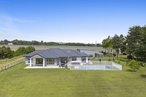 Photo of property in 14 Heatherlea Road West, Levin, 5575