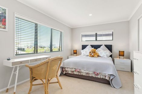 Photo of property in 27 Stace Hopper Drive, One Tree Point, 0118