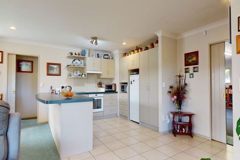 Photo of property in 112 Weraroa Road, Levin, 5510