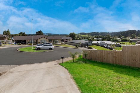 Photo of property in 13 Mcgowan Rise, Tuakau, 2121