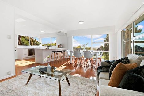 Photo of property in 2/110 Sylvan Avenue, Northcote, Auckland, 0627