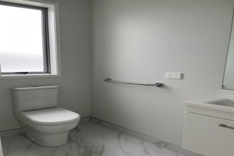 Photo of property in 3/51 Wharf Road, Te Atatu Peninsula, Auckland, 0610