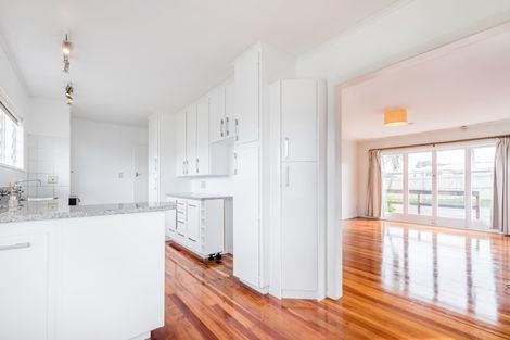 Photo of property in 20 Sylvan Crescent, Te Atatu South, Auckland, 0610