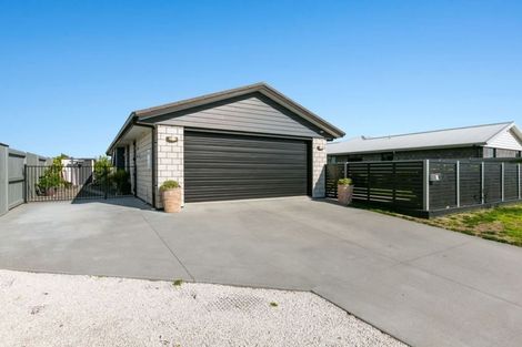Photo of property in 58 Butterworth Crescent, Papamoa Beach, Papamoa, 3118