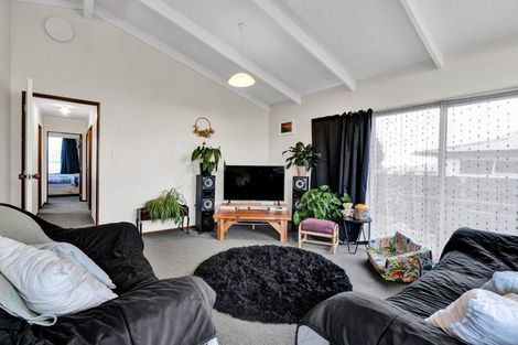 Photo of property in 16 Villa Place, Bell Block, New Plymouth, 4312
