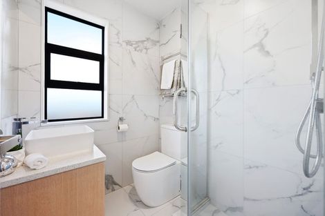 Photo of property in 33a Jillteresa Crescent, Half Moon Bay, Auckland, 2012