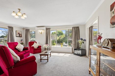 Photo of property in 57 Warren Crescent, Hillmorton, Christchurch, 8025