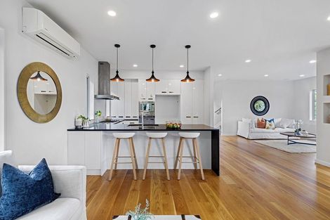 Photo of property in 487a East Coast Road, Murrays Bay, Auckland, 0630