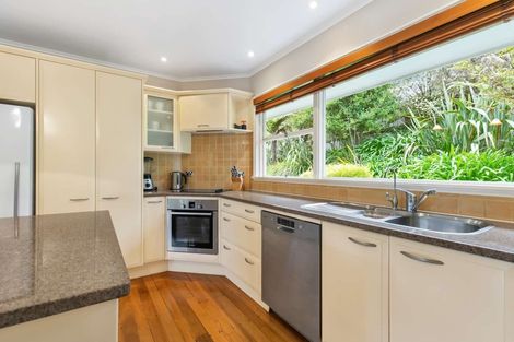 Photo of property in 22 Pine Terrace, Howick, Auckland, 2014