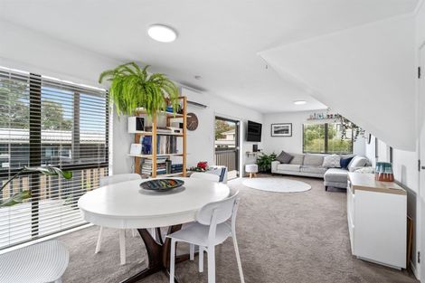 Photo of property in 6b Dobell Road, Stanmore Bay, Whangaparaoa, 0932