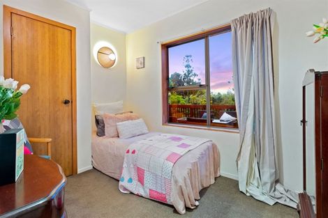 Photo of property in 1109 Scenic Drive North, Swanson, Auckland, 0816