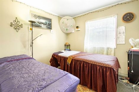 Photo of property in 71 Chilcott Road, Henderson, Auckland, 0612