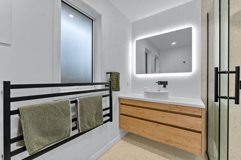 Photo of property in 37 Neptune Avenue, Beach Haven, Auckland, 0626